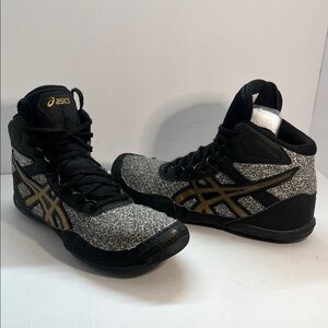Asics Kids wrestling shoes in Black and Gold